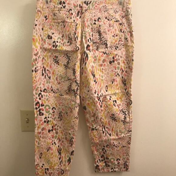 Fun animal print slacks. Size 4 - Picture 4 of 4